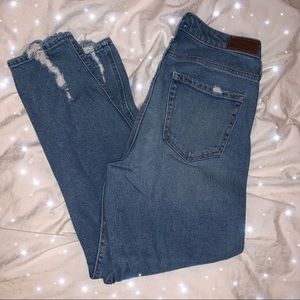 Hollister High Rise Mom Jean !! 🤍